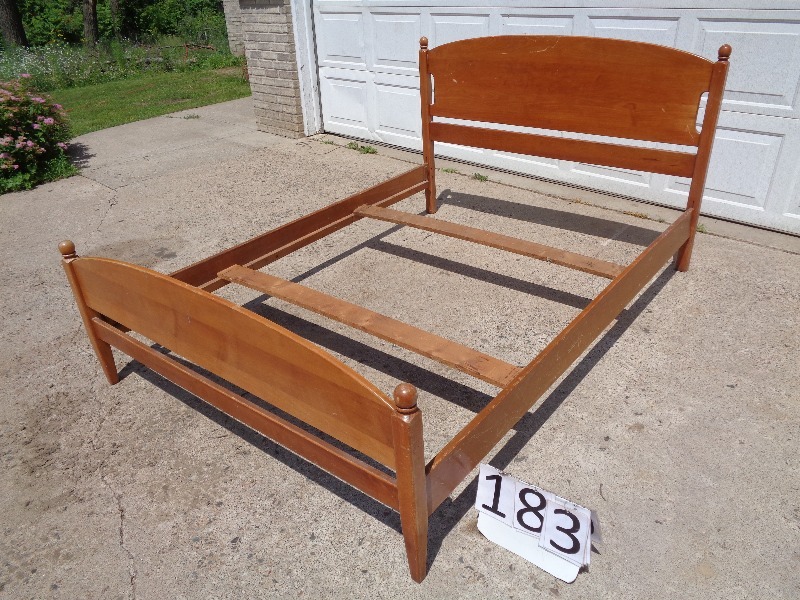 lot 183 image: Fullsize Bed Frame