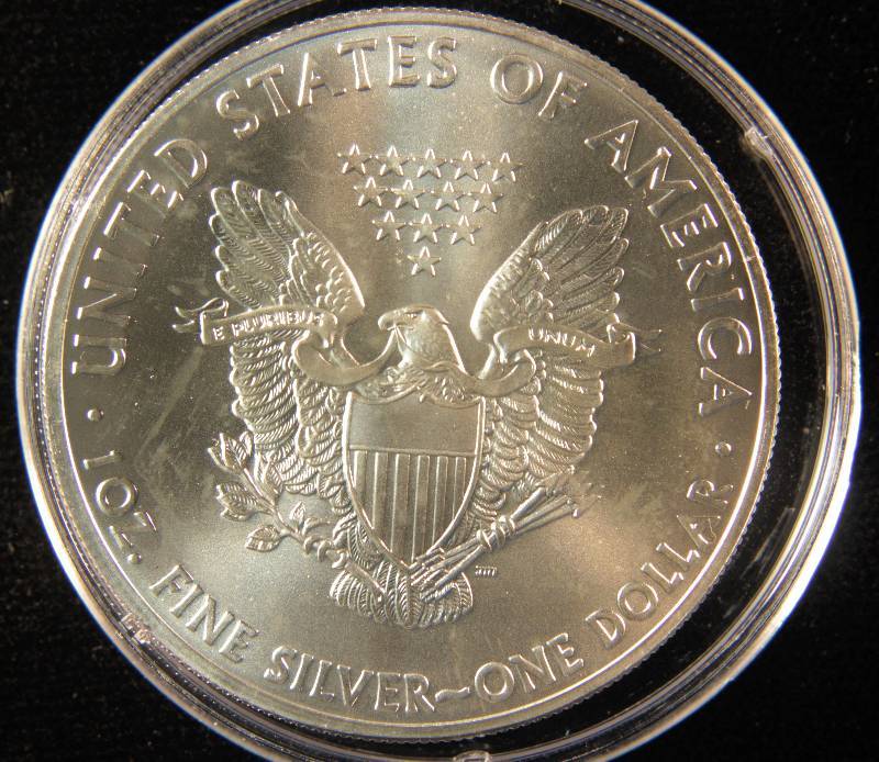 2015 AMERICAN SILVER EAGLE 1 TROY OZ. .999 FINE SILVER DOLLAR IN AIRTIGHT CAPSULE