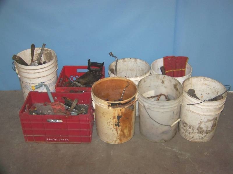 (8 Buckets) Tools