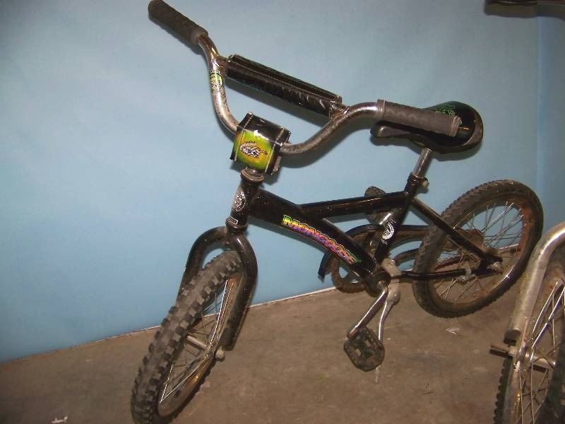(2) Kids Bicycles  Bikes