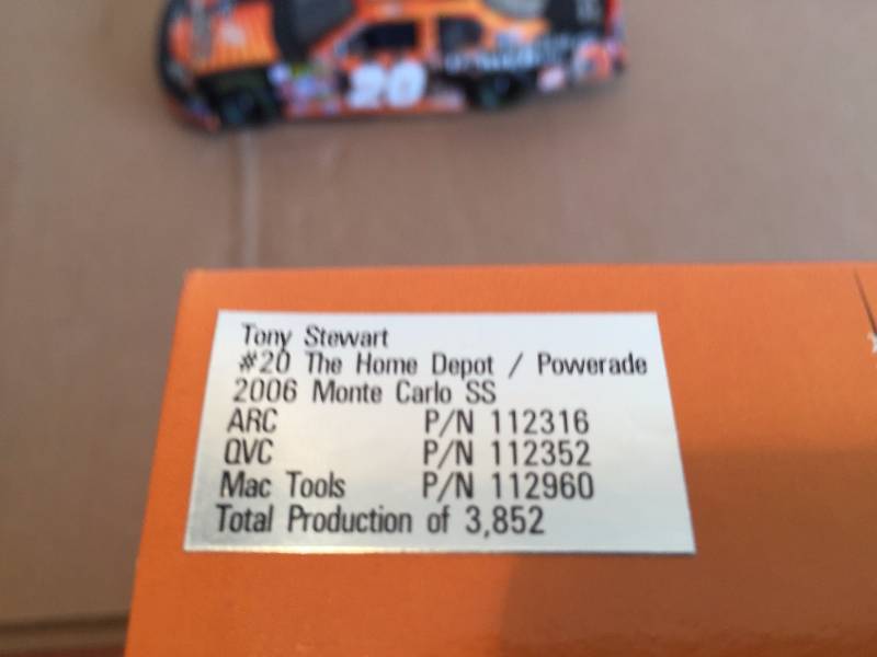 lot 9 image: TONY STEWART #20 HOME DEPOTPOWERADE, 2006 MONTE CARLO SS