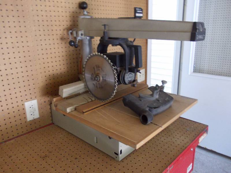 lot 1 image: Radial Saw