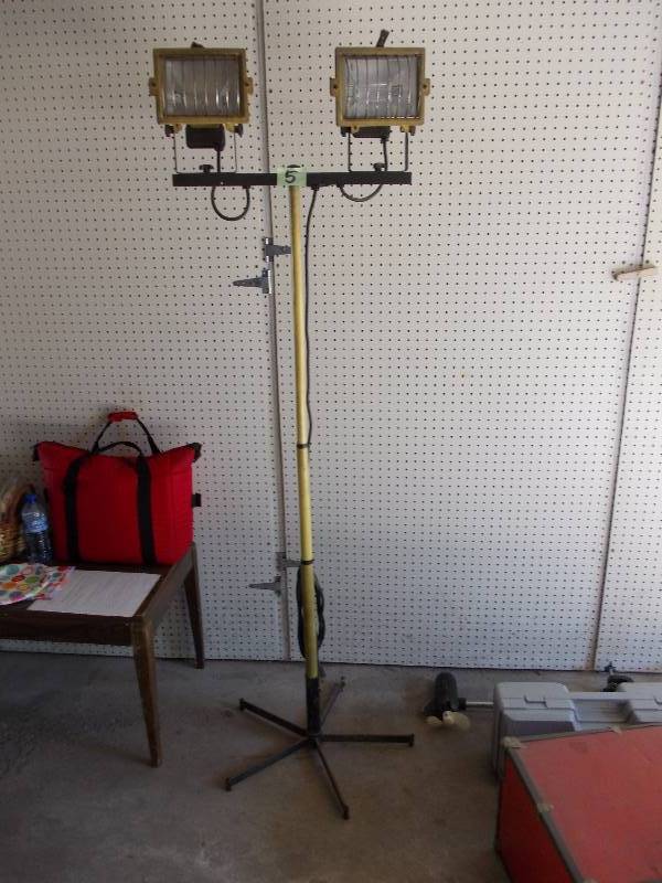 lot 5 image: Double Lamp Shop Light
