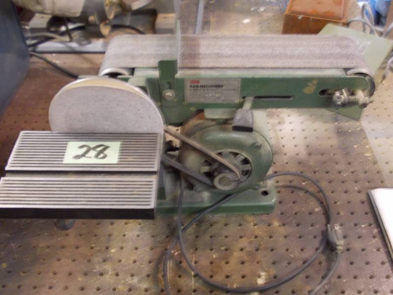 lot 28 image: Belt & Disk Sanders