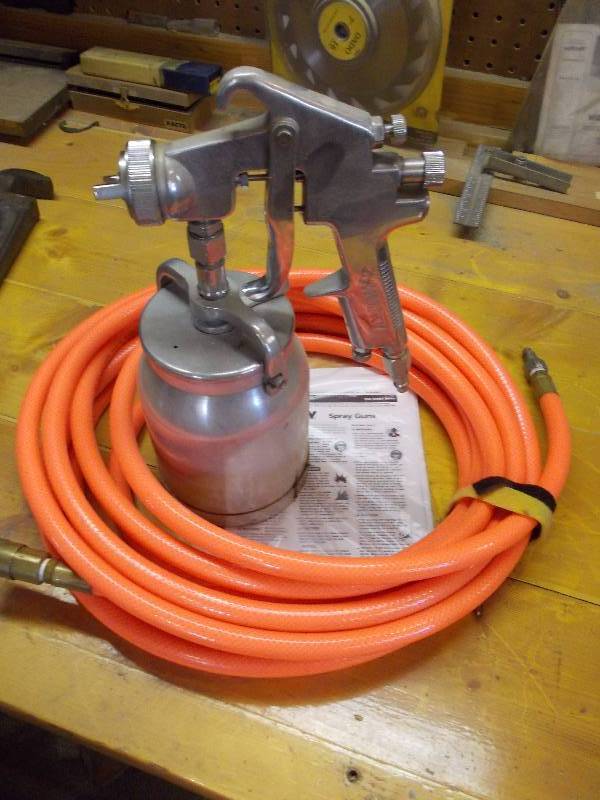 lot 42 image: Spray Gun & Air Hose
