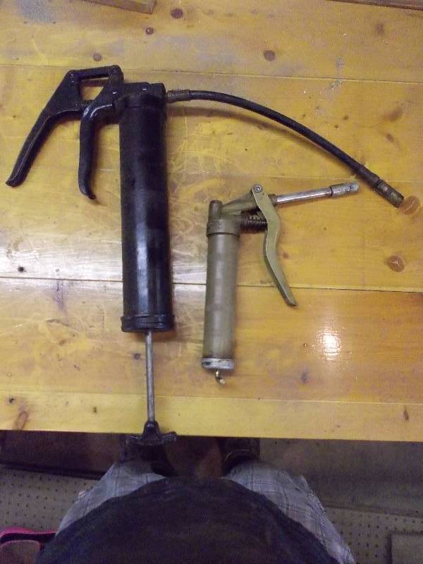 lot 48 image: Grease Guns