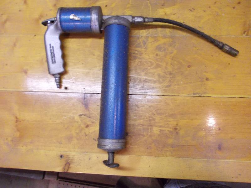 lot 49 image: Pnuematic Grease Gun
