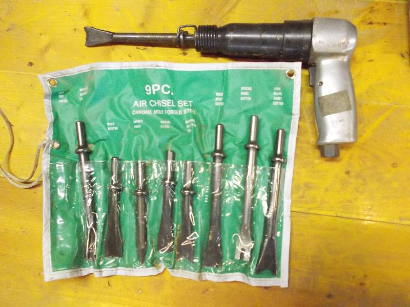 lot 52 image: Air Chisel Set