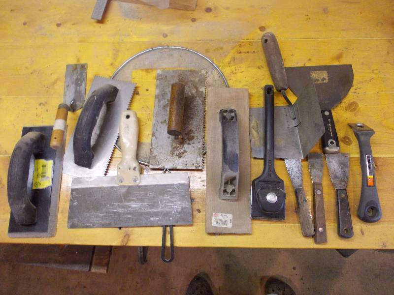 lot 56 image: Scrapers, Trowels & Floats