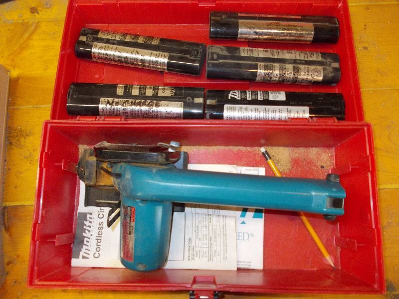 lot 74 image: Makita Skil Saw