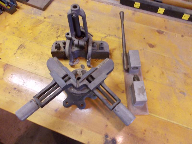 lot 78 image: Vises