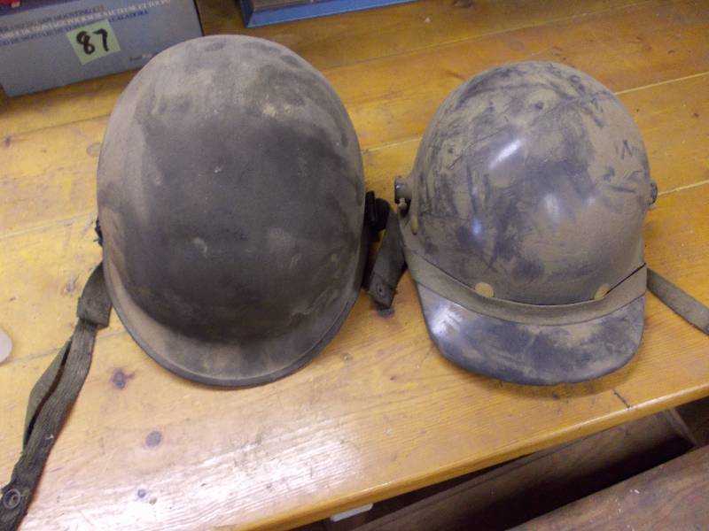 lot 89 image: Army Helmet & Hard Hat