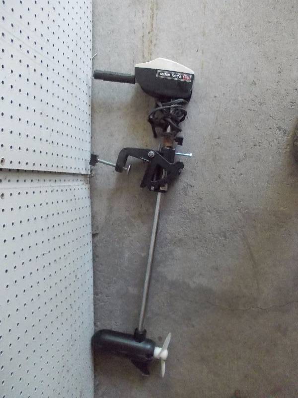 lot 109 image: Minnkota 10 Trolling Motor