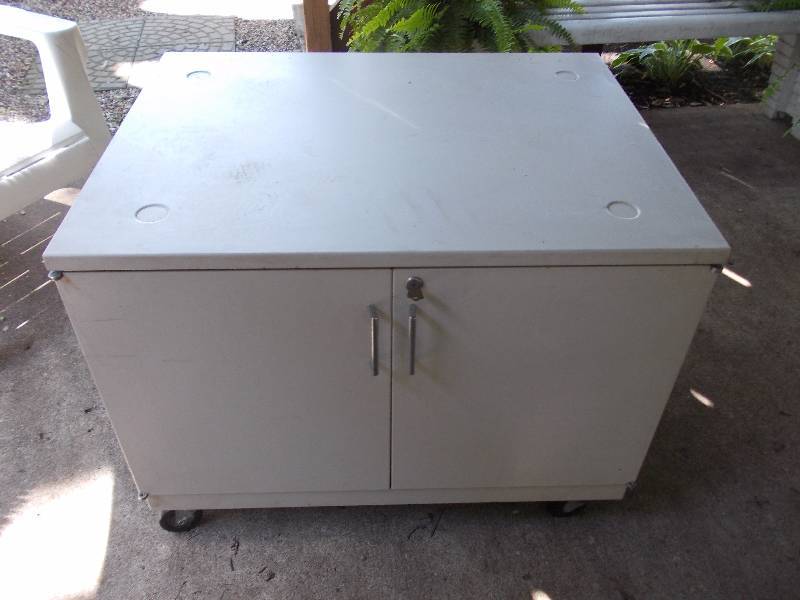 lot 113 image: 2 Door Metal Storage Cabinet With Locks 18 x 24 x 30