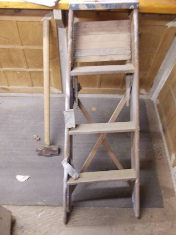 lot 117 image: Ladder & Sledge Hammer