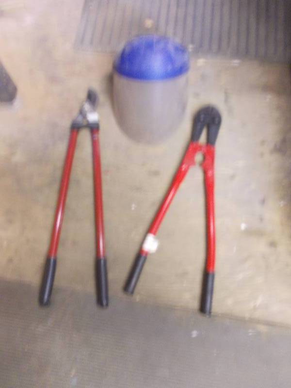 lot 118 image: 24 Bolt Cutter & Pruner (Needs 2 Bolts)