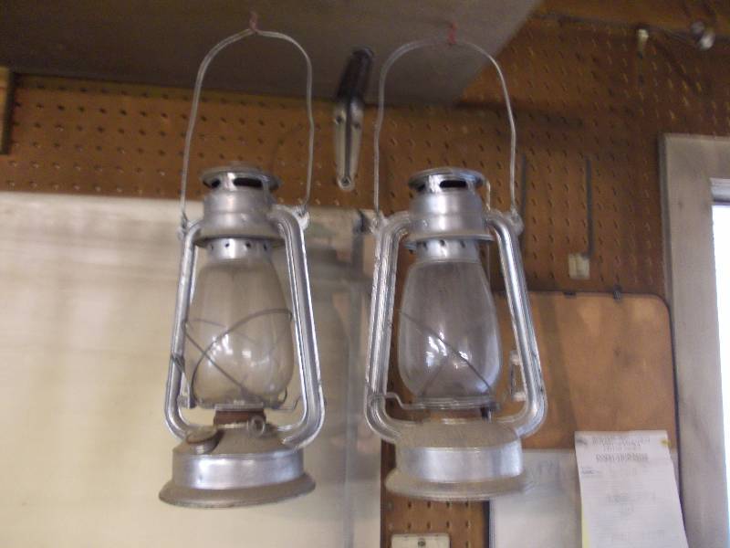 lot 119 image: Lanterns