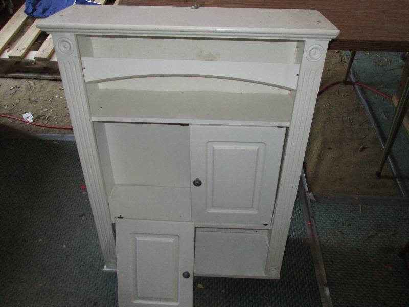 lot 11 image: White cabinet, one door needs a new...