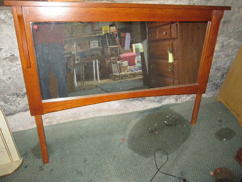 lot 18 image: Mirror to top a dresser or bed, 55 ...