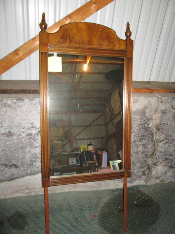lot 19 image: Mirror to top a dresser or bed, 27....