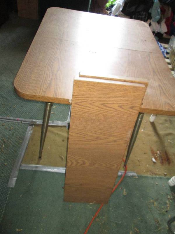 lot 21 image: Vintage laminate top table, 36 x 47...