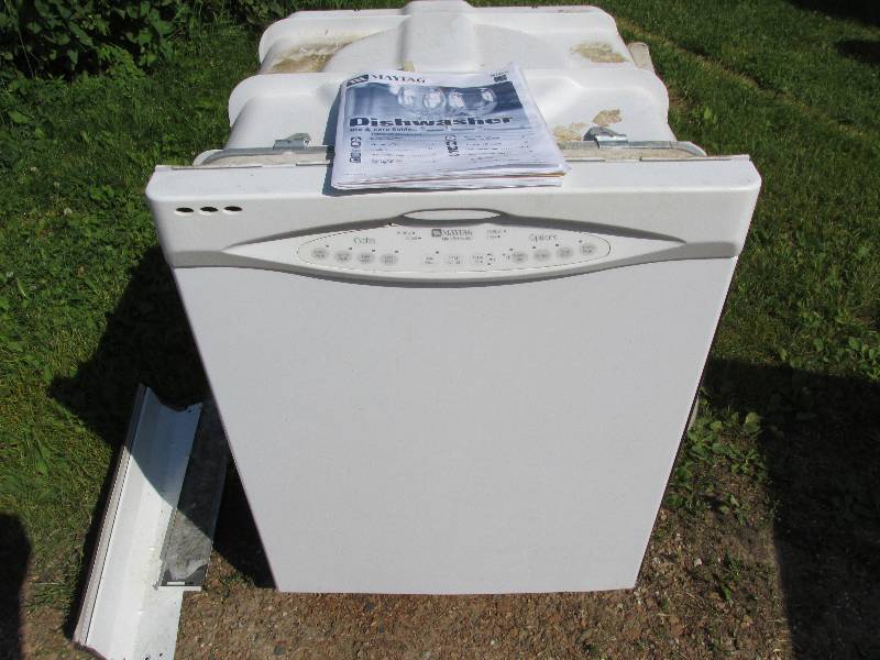 lot 60 image: Maytag quiet series 300 dishwasher...