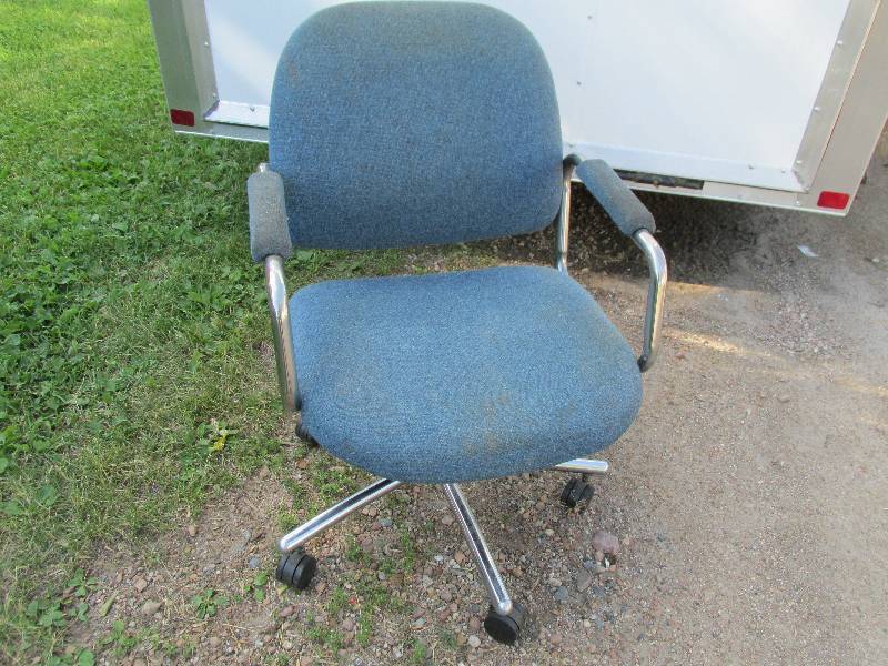 lot 68 image: Padded chair on caster wheels...