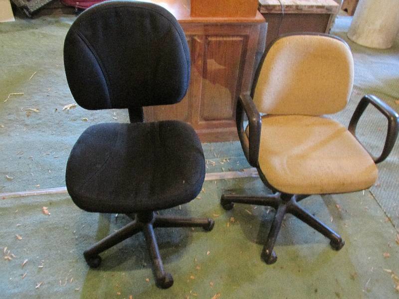 lot 69 image: 2 office chairs on caster wheels...
