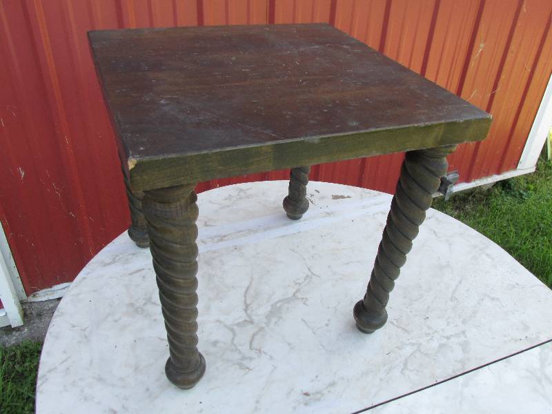 lot 75 image: Small vintage table, 16 x 16 x 16 ...