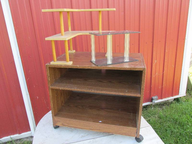 lot 77 image: Microwave cart with additional stan...