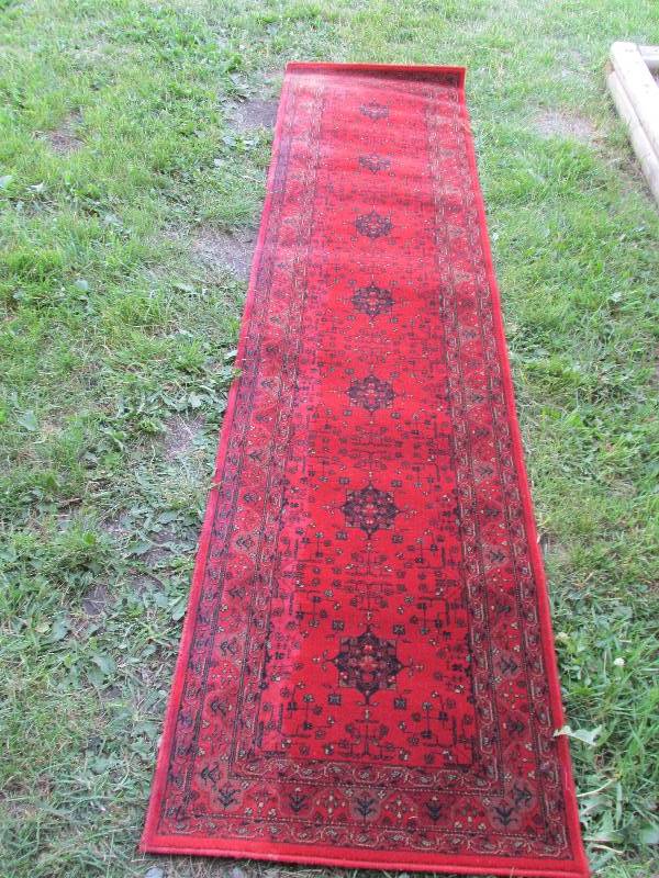 lot 79 image: Runner rug, 9 feet x 26 Kashimar d...