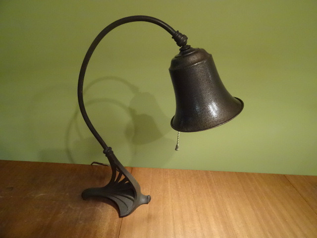 lot 1 image: Lamp