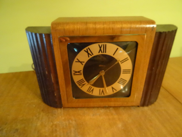 lot 197 image: Clock