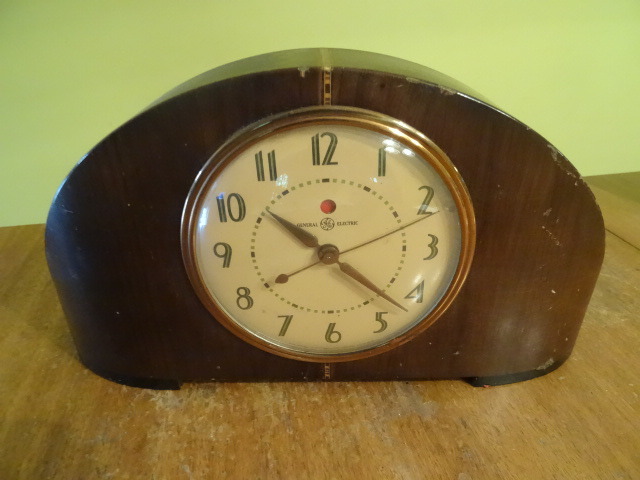 lot 196 image: Clock