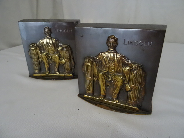 lot 3 image: Bookends