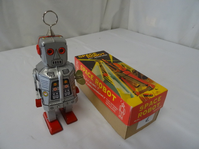 lot 7 image: Toy