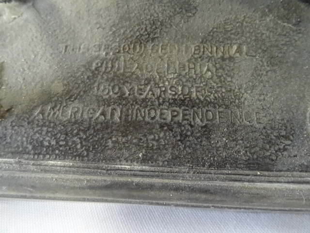 lot 8 image: Lamp