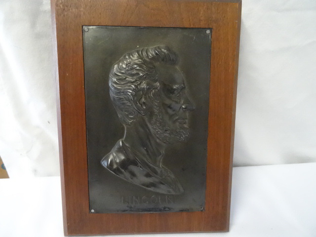 lot 10 image: Wall Hanging
