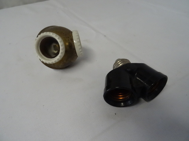 lot 19 image: Light Fixtures