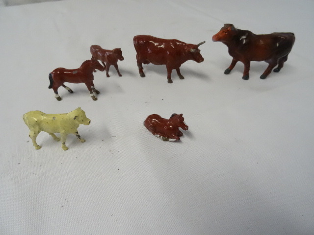 lot 32 image: Animals