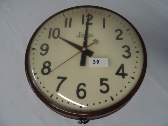 lot 38 image: Clock