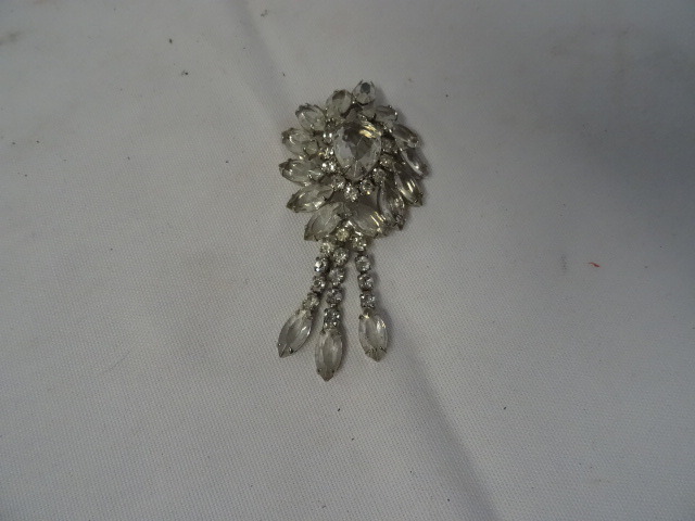 lot 59 image: Jewelry