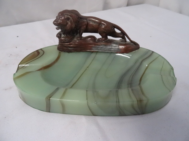 lot 68 image: Cigar Tray