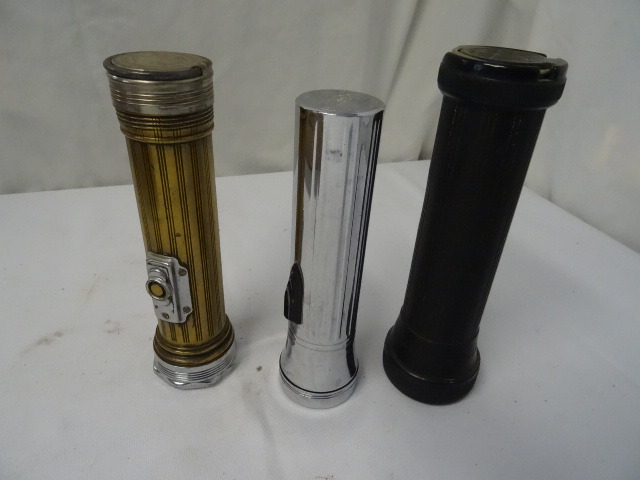 lot 83 image: Flashlights