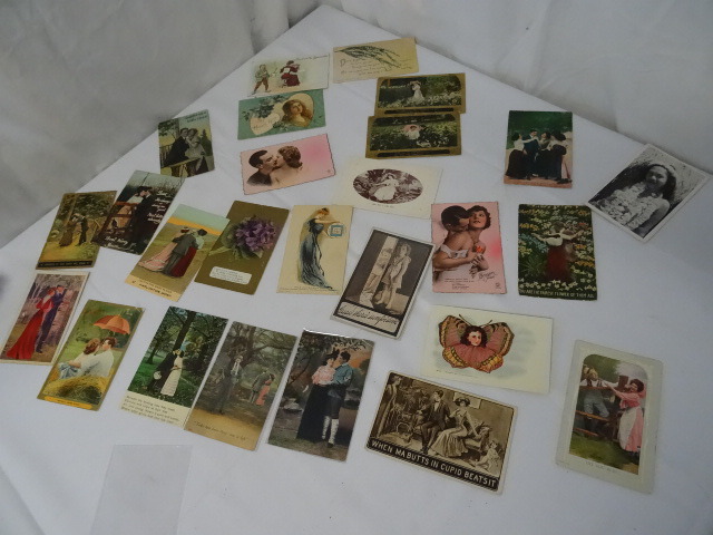 lot 174 image: Postcards