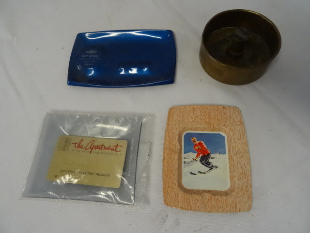 lot 183 image: Ashtrays