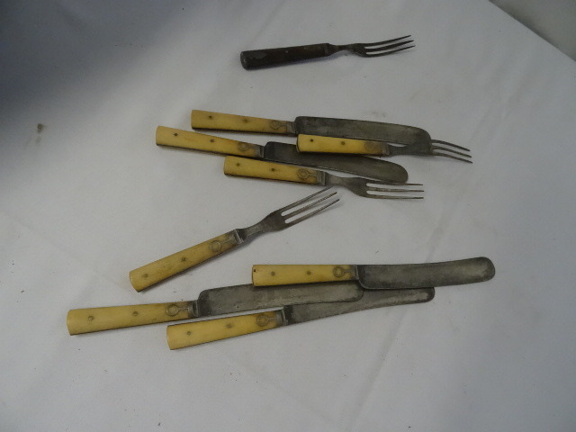 lot 190 image: Knives & Forks