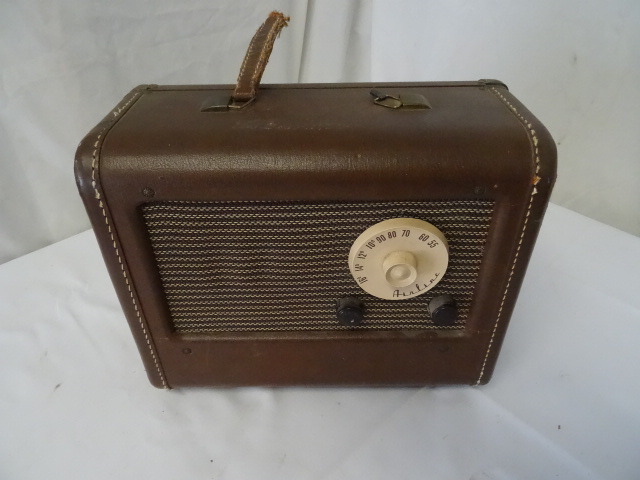 lot 210 image: Radio