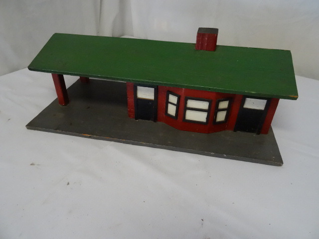 lot 211 image: Folk Art