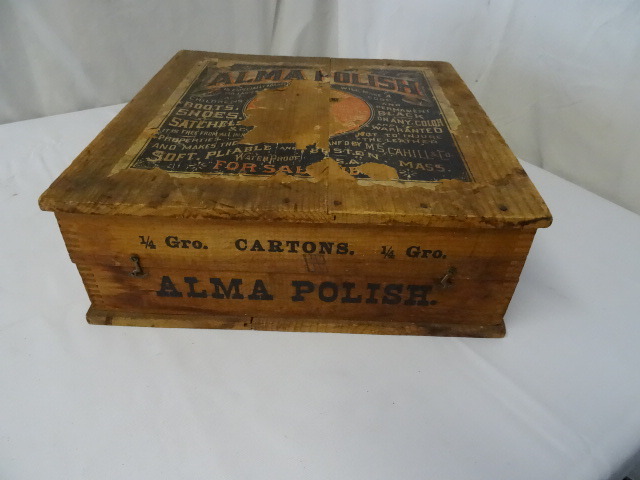 lot 212 image: Box